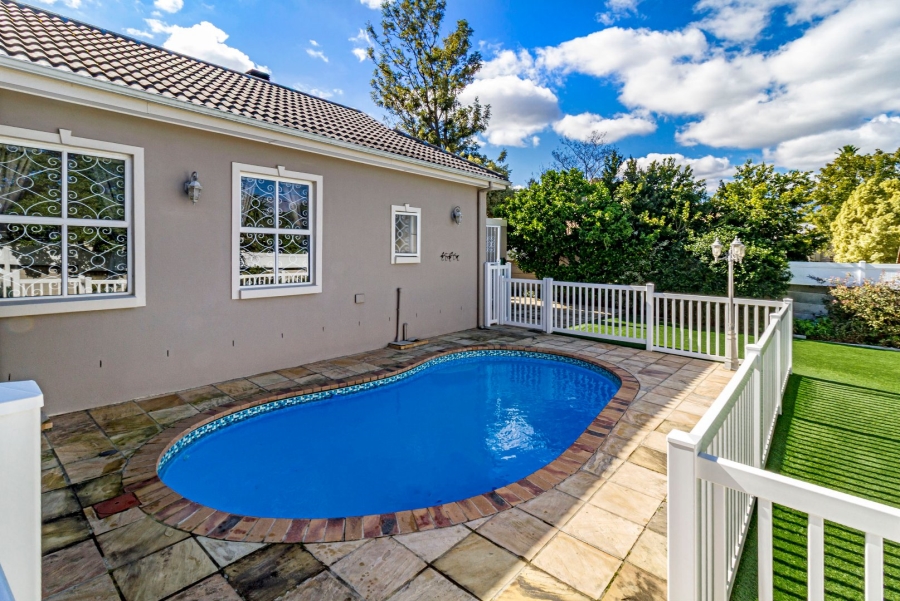 5 Bedroom Property for Sale in Golden Acre Western Cape